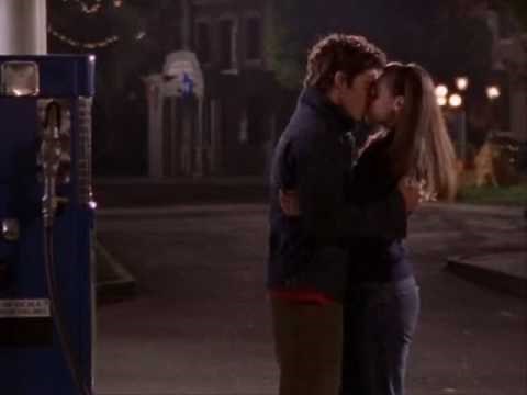Gilmore Girls| Rory and Jess' First kiss