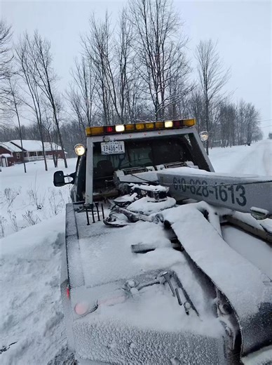 These 👓 gives you a real prospective on what it’s like when you get winched out of the ditch. Zero damage to the vehicle and drove away | Triple T Towing and Underwater Recovery