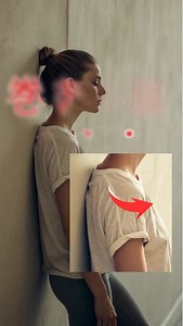 姿勢改善トレーナー/廣澤玄太（Genta Hirosawa）/埼玉県草加市 on Instagram: "🎯巻き肩改善のポイントは“連鎖”にアプローチ！ 巻き肩は、ただ腕が「内巻き」だけじゃありません！ 実は次のような連鎖反応が起きています👇 ✅ 腕の骨が内巻き ✅ 腕の骨の頭が前にズレる ✅ 肩甲骨が前傾する この3つが同時に起こることで、巻き肩がクセになってしまいます。 だからこそ、部分的なストレッチやトレーニングではなかなか改善しないんです💦 🟡 改善のカギは“逆方向への働きかけ”！ 以下の3つを組み合わせたエクササイズが効果的です✨ ✔ 腕を外にねじる ✔ 腕の骨の頭を後ろへ押し込む ✔ 肩甲骨を後傾させる この3点を意識して動かすことで、自然と姿勢も美しく、肩周りもラクになります😊 【体験トレーニング希望の方はプロフィールリンクより】 #埼玉県草加市 #パーソナルトレーナー #巻き肩改善 #巻き肩改善ストレッチ #巻き肩解消"