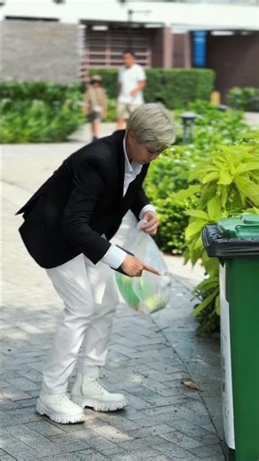 Clean Hands 💼 A Lesson in Respect and Kindness[Tracy Huynh] #respect #shorts #viral #fyp #trending