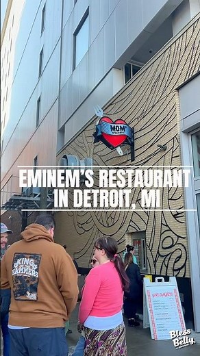 Eminem’s Restaurant Mom’s Spaghetti In Detroit Food Review 🍝 #BlessThaBelly #Food #Viral #Detroit