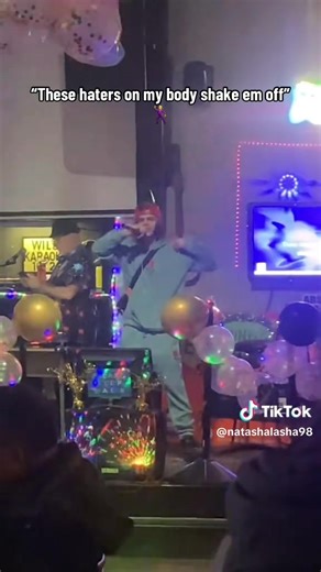 I shake em off🕺 (video credits too @Natasha 🌙🥀 ) #fyp #tiktok #music #hiphop #foryoupage