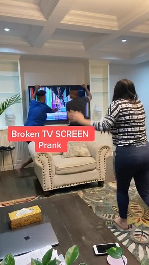 Broken TV screen prank gone wrong 🙈 @suhasmalik @sagar1_19 #fyp #foryoupage #xyzbca #foryou