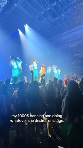 she just be dancing and crawling on the floor and flying. take me back!!♾️🦋@Katy Perry @Katy Perry Universe #fyp #lifetimestour #viralvideos #katycats #blowup