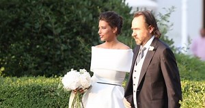 Este nunta anului, în România! Ce ţinute exclusiviste au purtat Bobby Păunescu şi Alice Peneacă, la ceremonie!