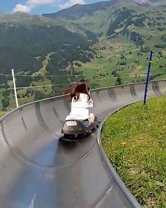 This toboggan run in Switzerland looks insane 😱🇨🇭 | UNILAD Adventure