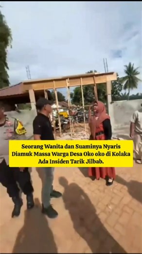 Sultrahitz on Instagram: "Viral vidio Seorang wanita bersama suaminya nyaris di massa warga desa Oko - oko pomalaa,kolaka dan belum diketahui pasti apa penyebabnya . Tetapi Informasi yang dihimpun sbelum insiden terjadi ibu ini sempat live diakun facebookya menyebut hal yang tidak baik sehingga memicu kemarahan warga disisi lain ibu ini meminta hak terkait lahannya yang sudah diambil. . Fb muliyanti menca bro . #sultrahitz#sultrahits #kolaka#pomalaa"