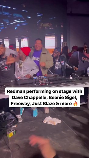 #Redman performing his classic song “Da Goodness” on stage with #DaveChappelle, #BeanieSigel, #JustBlaze, #Freeway #ayooobones #hiphop #undergroundhiphop #rap #hiphopculture