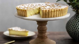 Torta della nonna - en klassisk spröd italiensk kaka med citronfyllning