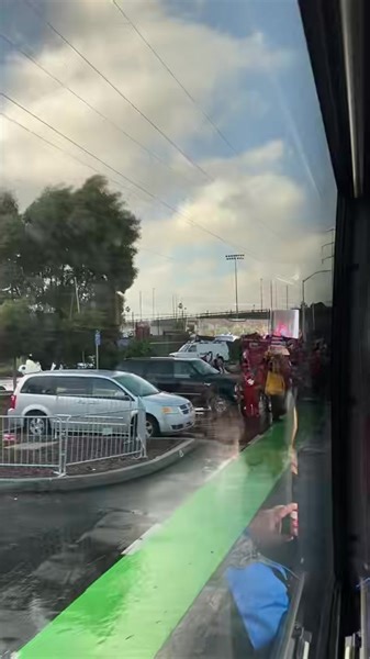 135K views · 7.1K reactions | The 49ers are off to the airport, and fans are lined up for a beautiful sendoff  | KNBR | Facebook