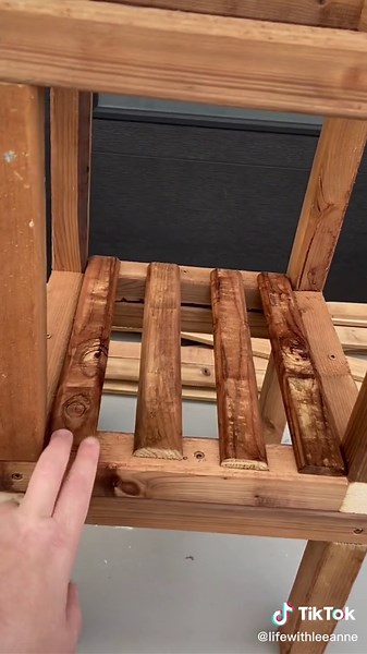 Slatted planter box tutorial! Super simple and inexpensive! You can make one any size! #planter #diy #diyproject #mums #frontporch #planterbox