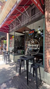 A visit to Downtown Roanoke must include a (huge!) slice of pizza from Benny Marconi's! 🤩 Made with love, fresh ingredients, and supported by 2 paper plates, this easy and iconic pizza spot is a must-try! ✨️Located in Downtown, Roanoke ✨️For a fun day trip, Center in the Square on the same street has museums, an arcade, aquarium, and candy store, located on the same street as Benny's! ✨️Say cheese! Take a selfie along their photo wall! Tag Benny's on social media for a chance to join the wall �