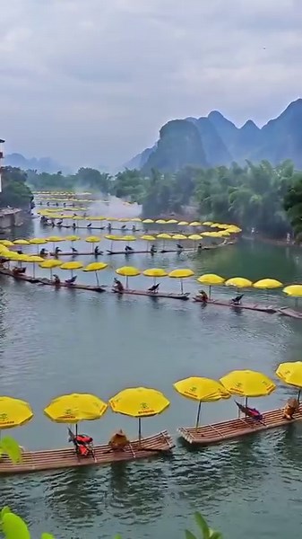 452K views · 10K reactions |  Ces barques avancent au rythme de l'eau en formant la trajectoire d'un dragon, dans la rivière de Yulong. Située en Chine, dans le district de Yangshuo, «Yu Long », qui signifie rencontrer le dragon en chinois, elle est considérée comme faisant partie de l'un des paysages naturels unique au monde. Un paysage sublime, qui nous transporte hors du temps ✨⁣ ⁣  @natrureffect⁣ | Marie Claire France | Facebook