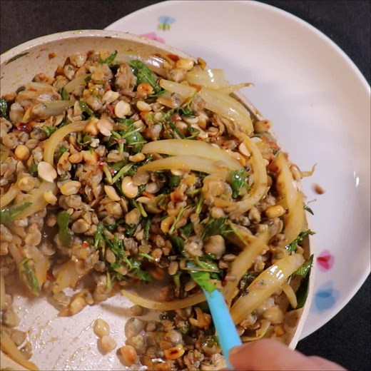 Hến Xào Xúc Bánh Đa – Món Ngon Miền Trung