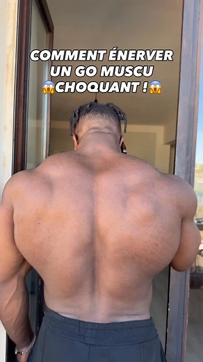 Mozango Bondeye on Instagram: "Tu as déjà des haltères aussi énormes ? 😱/ @vqfit pour le flow sous les barres / @afitgym_saintraphael_frejus @afitgym_officiel meilleure salle de France 🇫🇷"