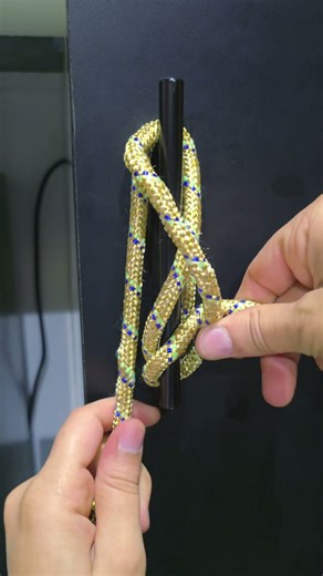 How to Tie a Cleat Hitch ⚓ Fast & Secure Boating Knot Tutorial #Shorts