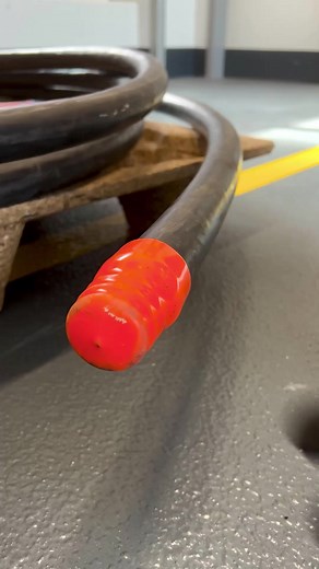 Today we take a look behind the scenes at KNIPEX: We have recently expanded our factory with production hall 23. For the cabling of the machines in it, we use a really thick power cable that has to be able to conduct almost 30 KV and 250 A at times. Outer diameter: almost 50 mm. Of course, we use our own cable cutters, which are available in lengths of up to 860 (!) mm, to process such huge cables. The big ones even cut copper and aluminium cables up to Ø 100 mm; therefore, the "small" cable cut