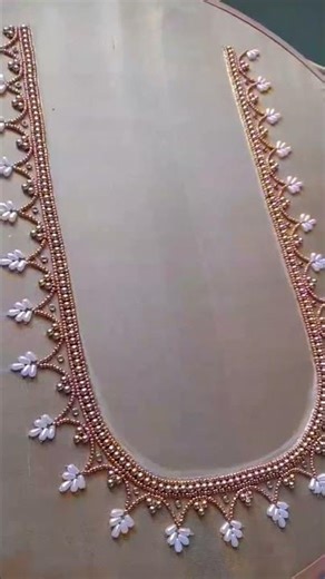 Simple aari work design for bride 👰‍♂ ✨️ #trendingreels #thread #aariwork #aariworkblouse #aari_work