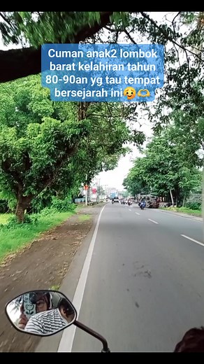 1.1M views · 4.8K reactions | Kalau lewat selalu ingat kenangan masa kecil pas hari lebaran.沈 Beli poster band legend ungu, st 12 , radja, dll. Trus kendaraan ke sini pake cidomo amak sam. #fyp #anaklombok #kenangan #kuburdemung  | Nunung Slanky | Facebook