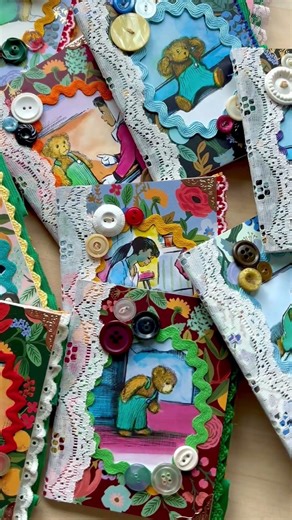 Sweet little junk journals featuring teddy bears #scrapbooking #journalsupplies #craft