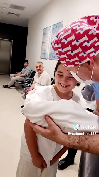 YENİDOGAN BEBEGIMIZ BABAMIZ AILEMIZ BULUSUYOR. DR. MEHMET BOZ