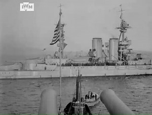 HMS Queen Elizabeth passes by the stern of USS New York following the arrival of US Battleship Division 9 at Scapa Flow, December 1917. Film: IWM 563 | Imperial War Museum London