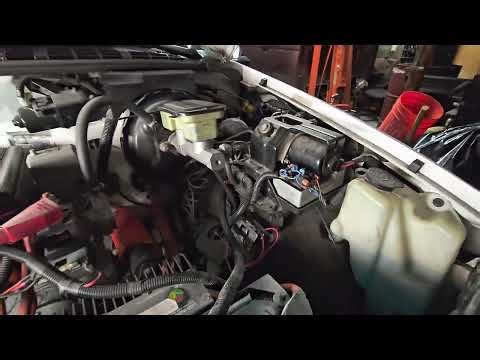 Electric Chevy S10 Under hood and batteries ‪@JohnCovey-s3n‬