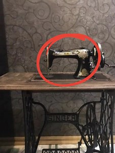 Why Are Vintage Sewing Machines Suddenly in Such High Demand? 🪡🧳 Whispers of hidden value, rare serial numbers, and soaring resale prices are driving collectors wild. 😳😮Could that forgotten Singer in your attic be a hidden treasure? Find out more in the first comment👇🏻👇🏻👇🏻 | Interesting Stories