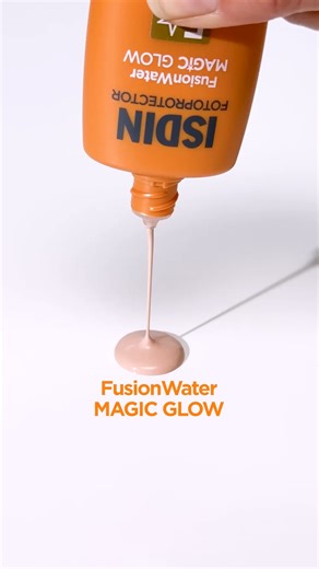 ISDIN Love your skin on Instagram: "✨ Nuevo Fusion Water MAGIC Glow: protección y luminosidad en un solo gesto. ✨ Descubre nuestro nuevo protector solar con SPF 50 y protección Full Spectrum (UVA, UVB, Luz Azul, Luz Infrarroja y polución): 🧡 Con efecto glow inmediato. 🧡 Textura ultrafluida que se absorbe al instante. 🧡 Sin color, se adapta a cualquier tono de piel. ¿Quieres un rostro protegido y radiante? #ISDIN #ISDINColombia #SPF #Fotoprotección #Lanzamiento #fusionwatermagicglow"
