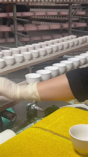 How Factories Glaze Mugs？#FactoryGlazing #CeramicGlazing #HowItsMade