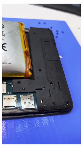 18K views · 215 reactions | Omg I’ve never seen one this big #tablet #repair #spicypillow #ifixit #fblifestyle #repair | TechSupport | Facebook