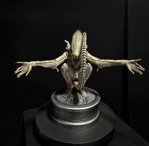 Alien Statue Model Classic Pose — Crouching, With Base, Painted in Biomechanical Colors. - Etsy