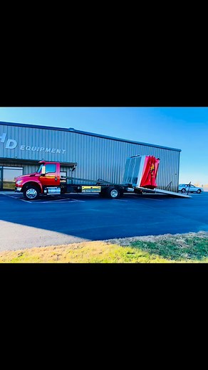 This one of a kind Tarpstop Fastrak system on a Lynch rollback tow truck for Ken Weber Truck Service is 😎🔥 #custom #towtruck #worklife #fyp #foryoupage | HD Equipment Inc.