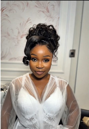 Muse 🤍👰🏻‍♀️ Hair & Installation: @MKBeautyHive Makeup: @Teey Gats Masterclass: @Praiseworth Magrika 📸: @Shotbyogv | Creator #bride #bridalmakeup #bridalhair #kim_canella #fyp