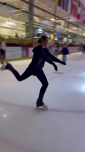 Rugilė ⛸️ #dailusisciuozimas #figureskating #vilnius #akropolis #sportas