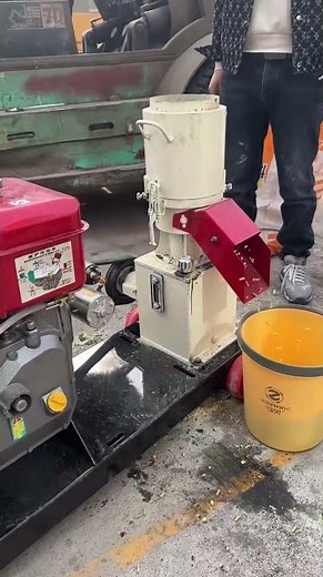 Engineered for professionals—our feed pellet machine ensures peak effi...