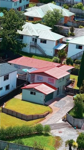 40 Glenbervie Crescent, Massey by Diego Traglia & Jason Cooper