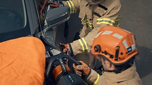 326K views · 3.9K reactions | When spreading a car door, there's multiple options. But as some of our followers have mentioned, the battery-powered Pentheon Spreader remains the first choice. | Holmatro Rescue World | Facebook