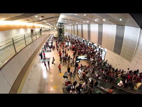 [Full HD] Singapore MRT at rush hour