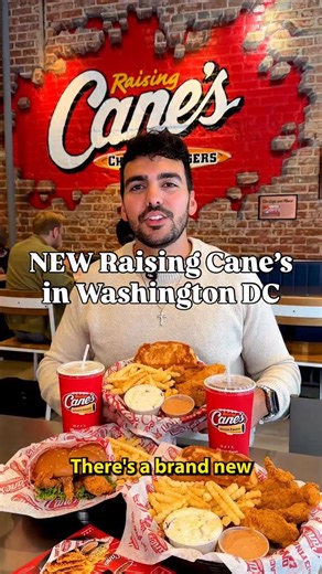 🔥 The wait is over @raisingcanes opens in Washington DC tomorrow! Their brand-new restaurant on 7th Street NW, in Chinatown, officially opens Tuesday, October 21. 📦😋 I grabbed the Box Combo: four crispy Chicken Fingers, Crinkle-Cut Fries, Texas Toast, Coleslaw, and that legendary Cane’s Sauce (if you know, you know 👀). Everything’s made fresh to order and tastes just as good as you’d expect. Here’s the best part: • 8–9 AM on grand opening day: enter to win Free Cane’s for a year (there will 