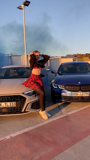 Tina on Instagram: "Mein A3 hat einen neuen Freund gefunden. @portimaoblue & mein A3 sind jetzt so 🤞🏻🥰😂 • Heute habe ich meinen Sonntag genutzt um Content für euch zu erstellen & @portimaoblue hat uns besucht! Es war ein sehr sehr toller Tag. Finde es immer wieder schön, dass ich durch mein Hobby so viele tolle Leute kennenlernen kann! Also Monat danke für den schönen Tag heute 🥰☺️ • Ich hoffe ihr hattet heute auch einen schönen Tag!! 🍂🍁❤️‍🔥 #shooting#cargoals#carshooting#audi#bmw#audia3