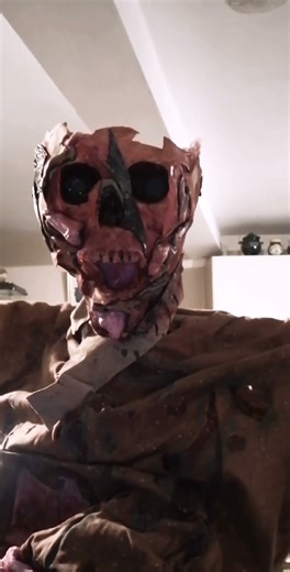 Testing our zombie puppet : 5 nights at scruffy's home made FX