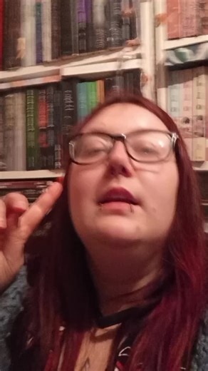 Bonjour à toute personne qui lira la description, je vais essayer de résumer la situation. Fin août j'ai precommandé des collectors sur le site d'un auteur. J'ai reçu le mail de confirmation et ensuite plus rien (et c'est ok, un livre c'est long à imprimer quand on ne s'appelle pas Sarkozy). Il y a 2 semaines l'auteur a invité à le contacter par mail si on n'avait pas reçu notre commande, ce que j'ai fait. Et le lendemain, le site sur lequel avait eu lieu la commande n'existait plus, il n'y a pl