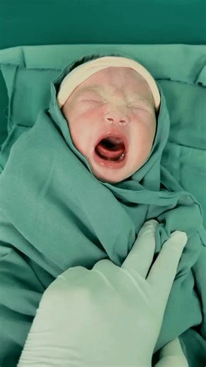 Witness the most emotional moment of life — a newborn baby’s first cry! 💖 These precious first breaths mark the beginning of a beautiful journey filled with love, hope, and endless possibilities. 🌈 Every tear, every sound, is a sign of new life and strength. 🕊️ Let’s celebrate this miracle of creation together. 💫 #NewbornBaby #FirstCry #MiracleOfLife #NICU #BabyCare #EmotionalMoments #CuteBaby #LifeBegins | pediatrician019
