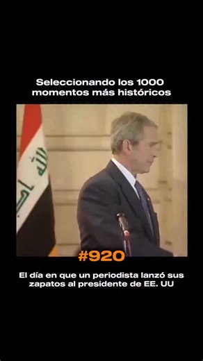 1.000 MOMENTOS HISTÓRICOS on Instagram: "El incidente tuvo lugar el 14 de diciembre de 2008 en Bagdad, durante una conferencia de prensa coniunta entre el entonces presidente de Estados Unidos, George W. Bush, y el primer ministro iraquí, Nuri al Maliki. Lo que debía ser un acto diplomático rutinario terminó convirtiéndose en una de las escenas más icónicas y simbólicas de la presidencia de Bush. En pleno discurso, el periodista iraquí Muntazer al Zaidi, del canal Al-Baghdadia, se levantó entre 