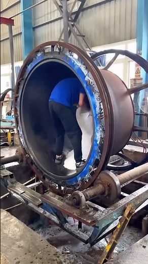 Plastic Tank Manufacturing Using the Rotomolding Technique - Good tools and machinery make work easy