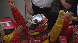 .04 seconds 🤯 In 2000, Juan Pablo Montoya and Michael Andretti battled all the way to the line for one of the most insane photo finishes in #INDYCAR history at Michigan. 🎙️: Joey Mulinaro | NTT INDYCAR SERIES