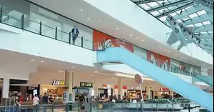 4.5K views · 41 reactions | Wie kommt man am schnellsten vom Obergeschoss ins Untergeschoss?  Mit unserem Freefall-Tower  Ihr habt richtig gehört! Wir realisieren, wovon andere nur Träumen  Im Video erklärt euch unser Center Manager Thomas Haeser alles zu unserer neuen Hauptattraktion! | LOOP5 | Facebook