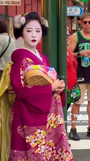 Maiko in Kyoto: Discover the World of Japanese Geisha Apprentices