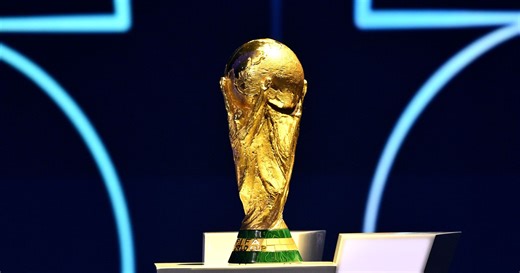 Trofeul Cupei Mondiale, prezentat în sit-ul mayaş Chichen Itza din Mexic